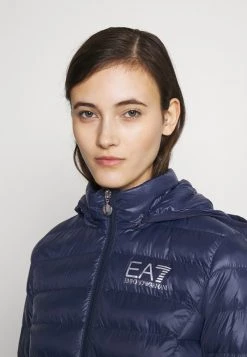 EA7 Emporio Armani Veste D'hiver Navy Blue Femme 15 EA7 Emporio Armani Veste D'hiver Navy Blue Femme -EA7 Emporio Armani Soldes Magasin e70583837ef646eb93b142d976b0b39d