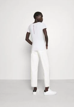 EA7 Emporio Armani Femme T Shirt Imprimé White/boysenberry 9 EA7 Emporio Armani Femme T Shirt Imprimé White/boysenberry -EA7 Emporio Armani Soldes Magasin f25ebc4813ee4b53bd988ecedac5c9db