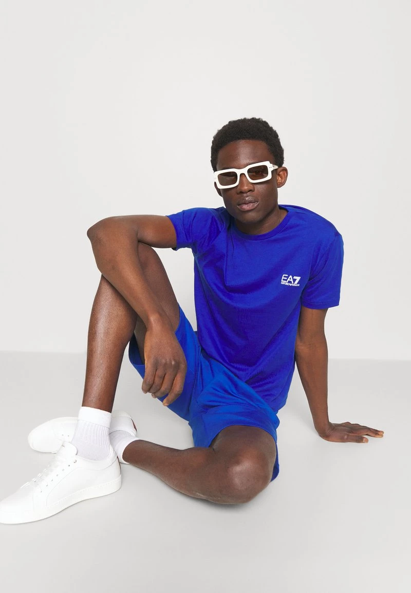 EA7 Emporio Armani Homme BERMUDA Pantalon De Survêtement Royal Blue 4 EA7 Emporio Armani Homme BERMUDA Pantalon De Survêtement Royal Blue – Image 4