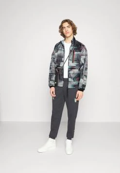 EA7 Emporio Armani Soldes Magasin -EA7 Emporio Armani Soldes Magasin fa78b79d9b074746a1039bcc09a6b887